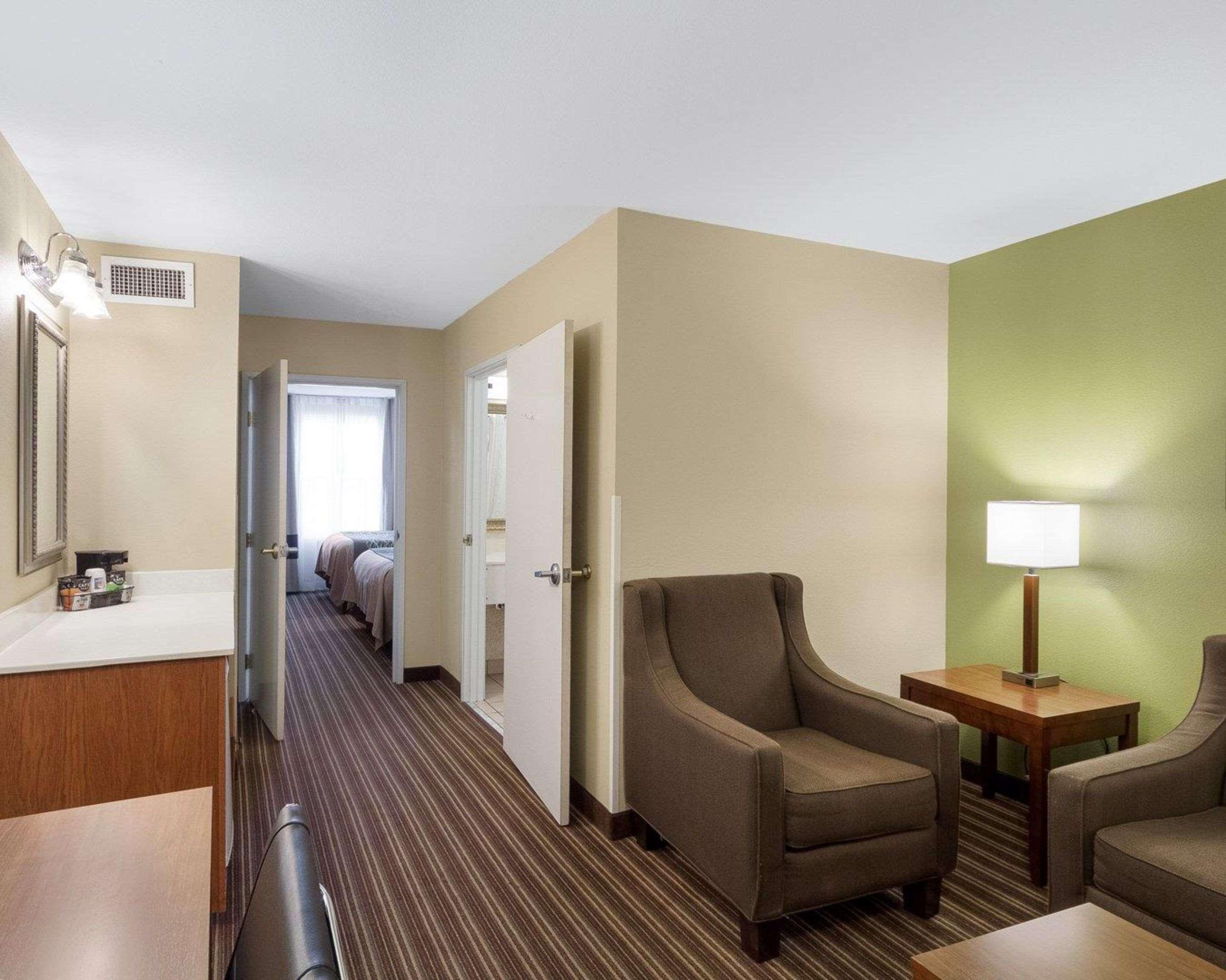 Comfort Inn & Suites Fayetteville-University Area Exterior foto