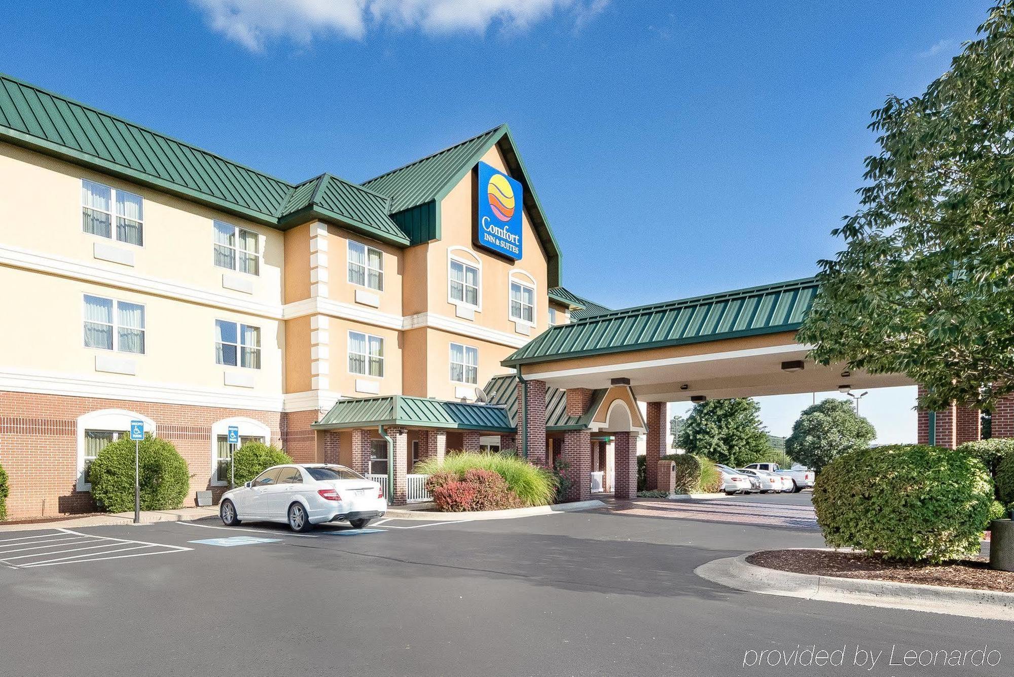 Comfort Inn & Suites Fayetteville-University Area Exterior foto